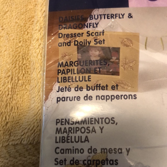 Bucilla Stamped Cross Stitch Dresser Scarf & Doily Set #65349 Daisies, B… - Picture 2 of 6